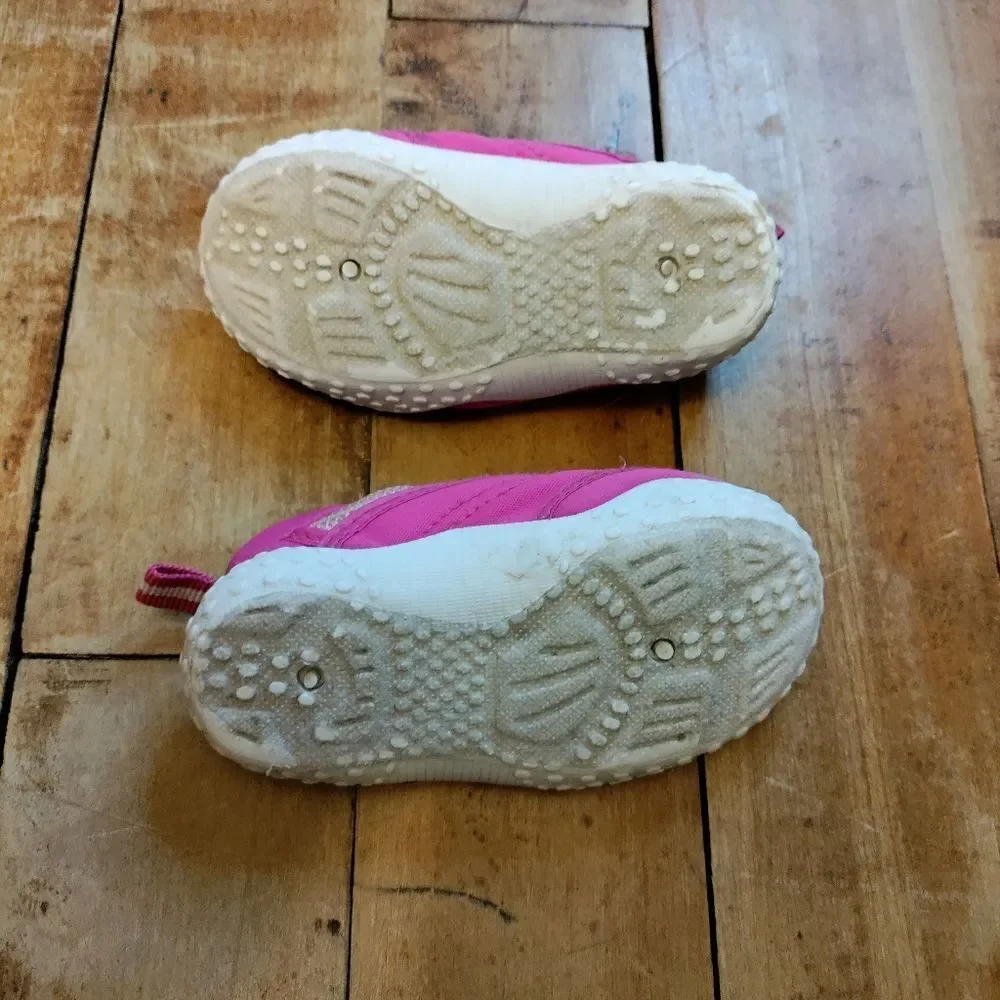 Koala kids size 6 water shoes girls pink summer vacation beach
